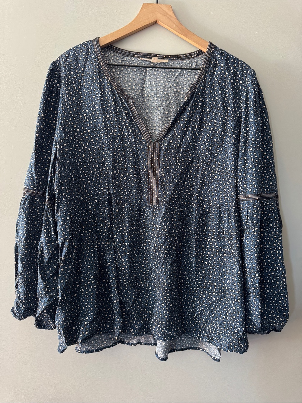 My Danielle | Relaxed V-Neck Printed Tunic Top in Navy | XL